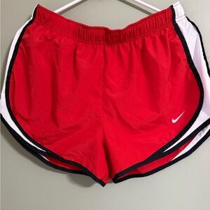 Women’s NIKE Athletic shorts L-